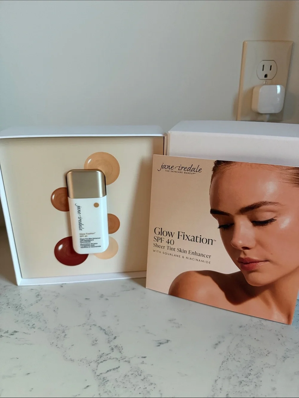 Jane Iredale Glow Fixation SPF 40 Sheer Tint Skin Enhancer Shade light Medium